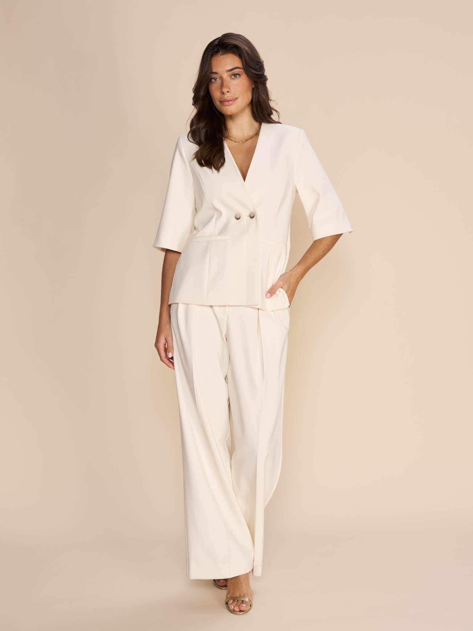 Modelshot / Ecru / Detail